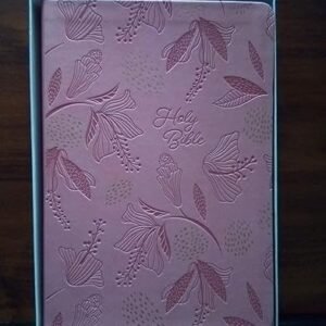 NIV Reference Bible - Giant Print Edition - Pink Leathersoft Comfort Print