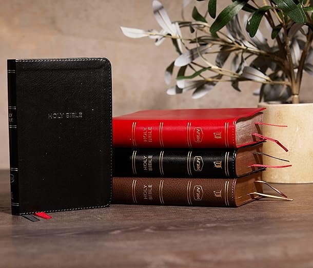 NKJV, Reference Bible, Compact Large Print, Leathersoft, Black, Red Letter, Comfort Print: Holy Bible, New King James Version - Image 2