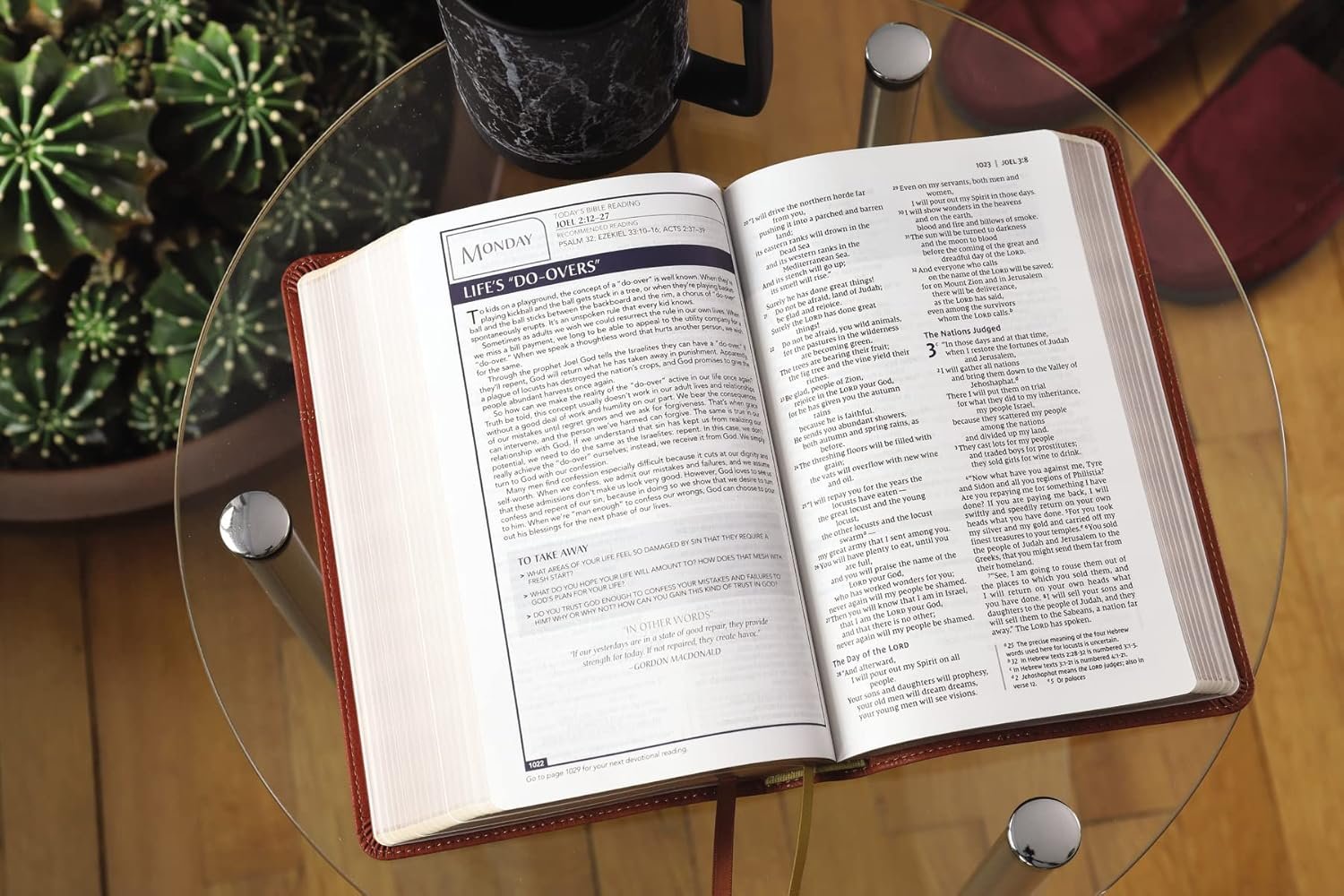 NIV, Men's Devotional Bible (By Men, for Men), Leathersoft, Brown, Comfort Print - Image 5