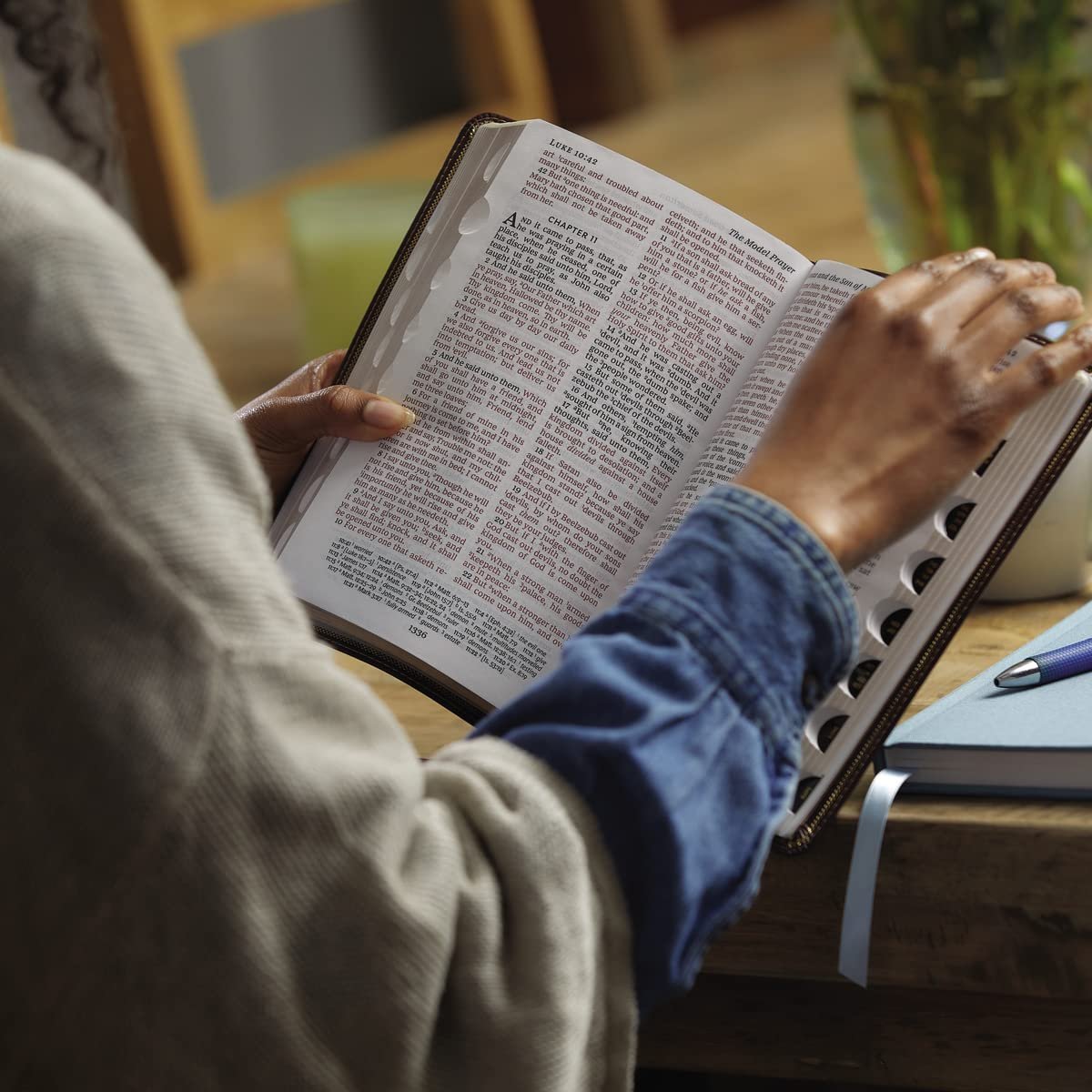 KJV, Personal GP Ref Bible (Thumb Indexed, Black Leathersoft) - Image 4