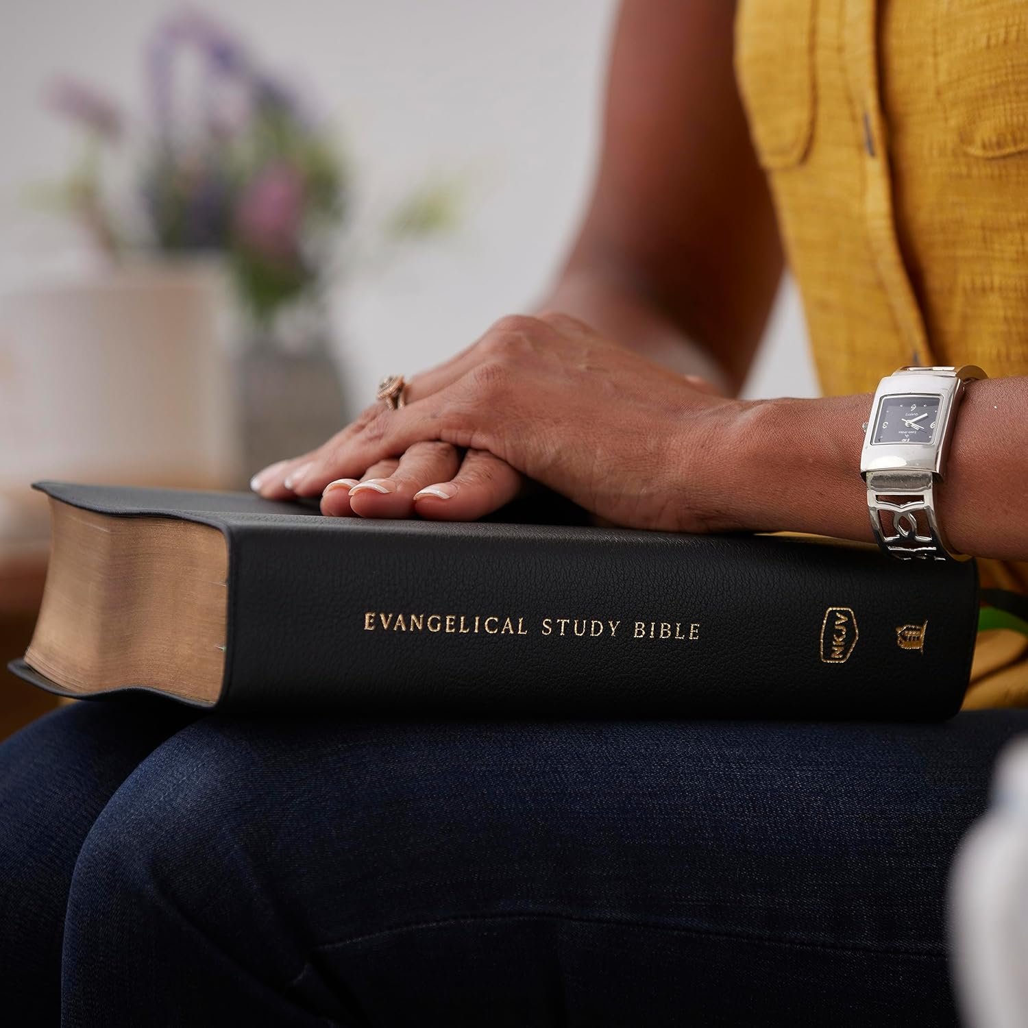 NKJV, Evangelical Study Bible (Thumb Indexed, Black Bonded Leather) - Image 2