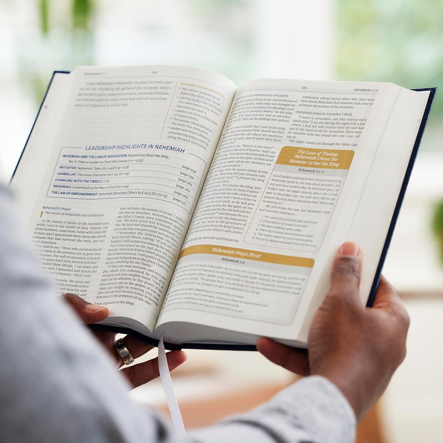 NIV, Maxwell Leadership Bible, 3rd Edition, Hardcover, Comfort Print - Image 3