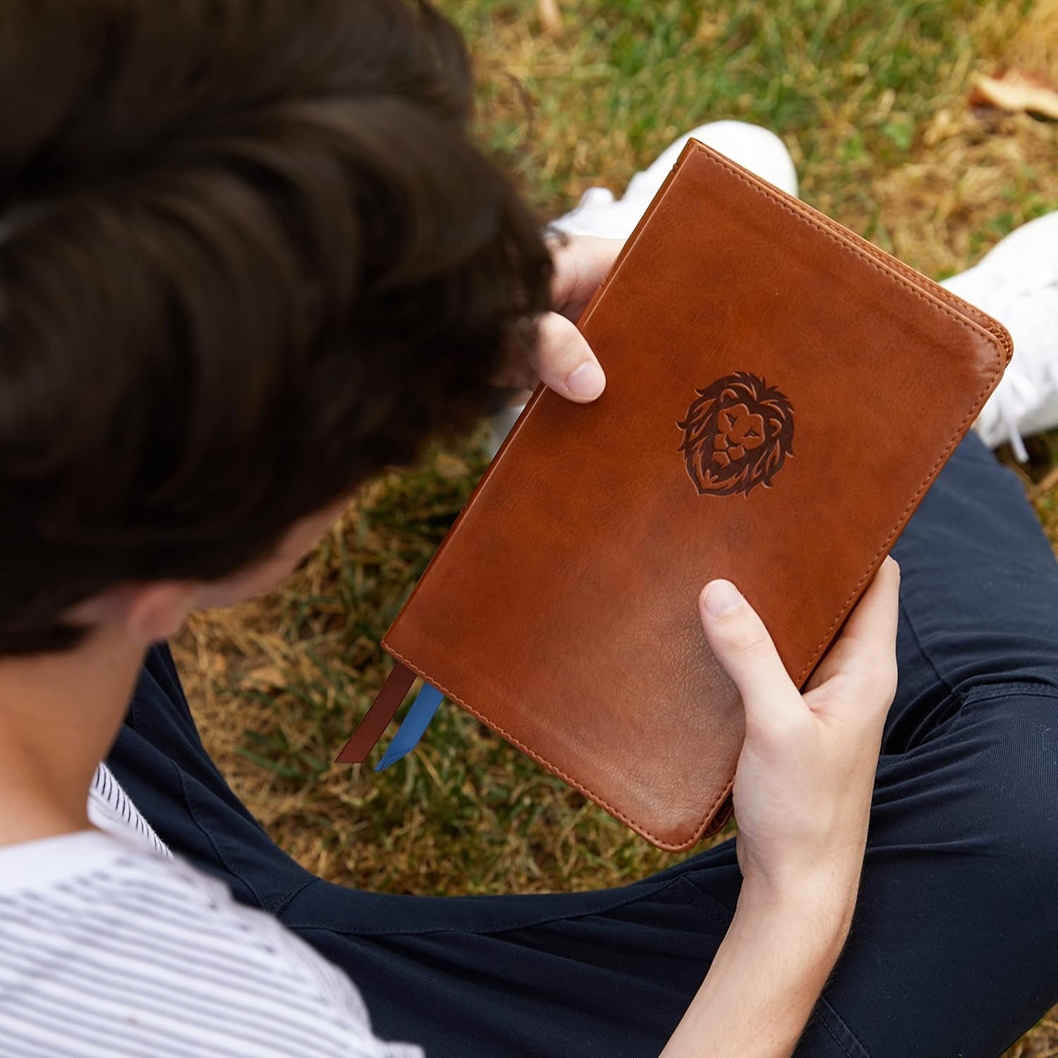 NKJV, Thinline Bible Youth Edition, Leathersoft, Brown, Red Letter, Comfort Print: Holy Bible, New King James Version - Image 4