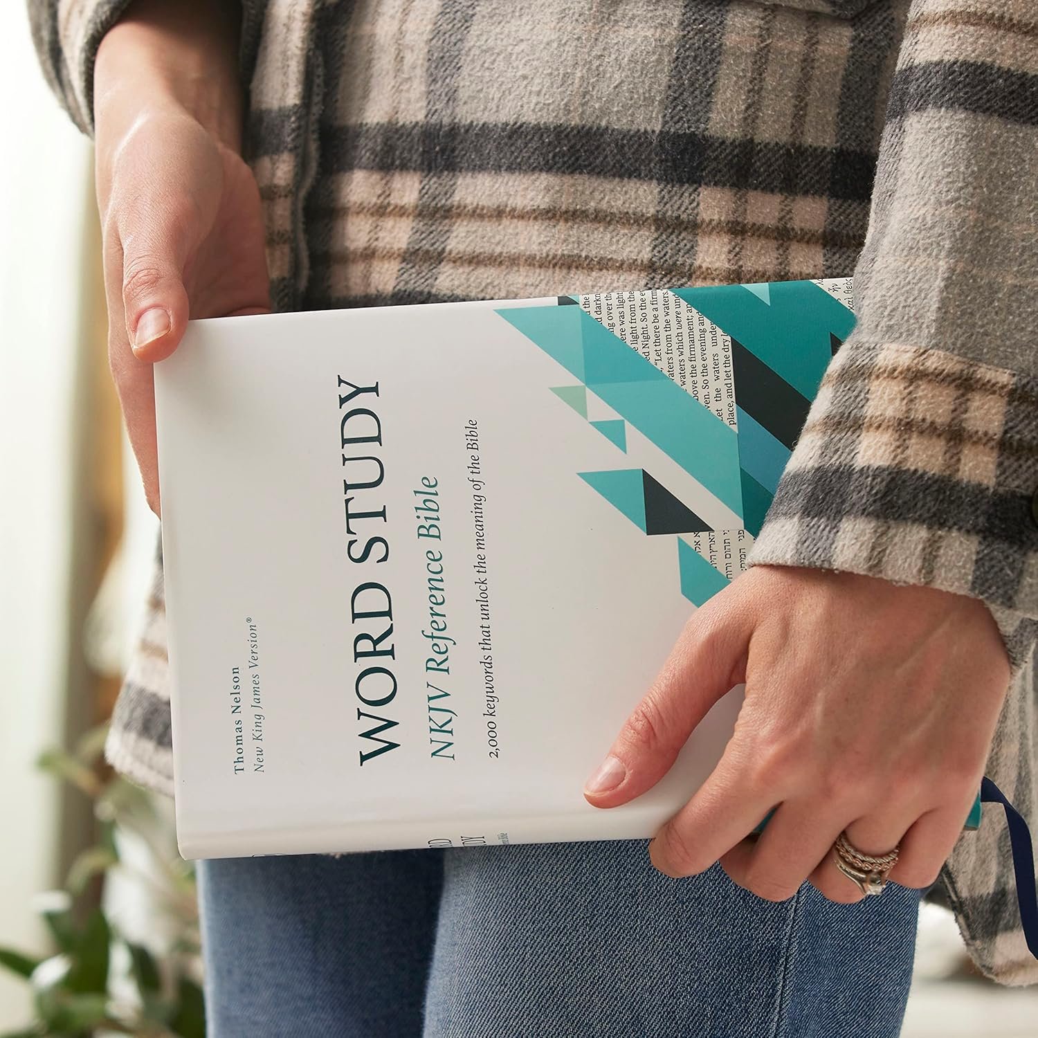 NKJV, Word Study Reference Bible, Hardcover, Red Letter, Thumb Indexed, Comfort Print: 2,000 Keywords that Unlock the Meaning of the Bible - Image 3
