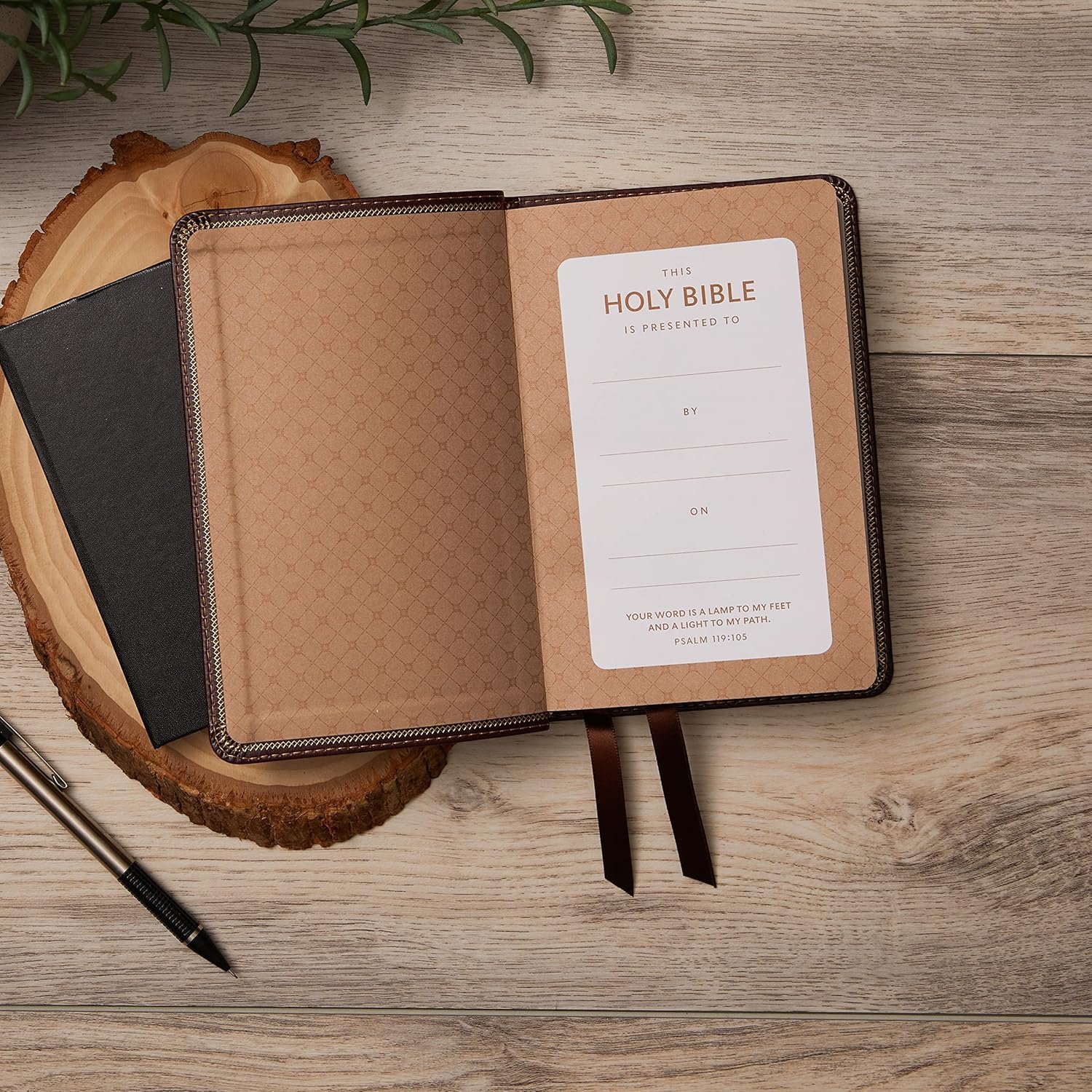 NKJV, Thinline Bible, Compact, Leathersoft, Blue, Red Letter, Comfort Print: Holy Bible, New King James Version - Image 4