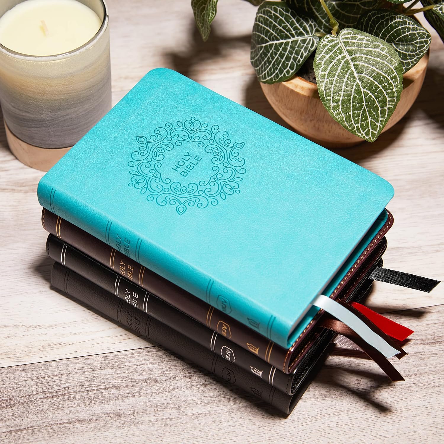 NKJV, Thinline Bible, Compact, Leathersoft, Blue, Red Letter, Comfort Print: Holy Bible, New King James Version - Image 6