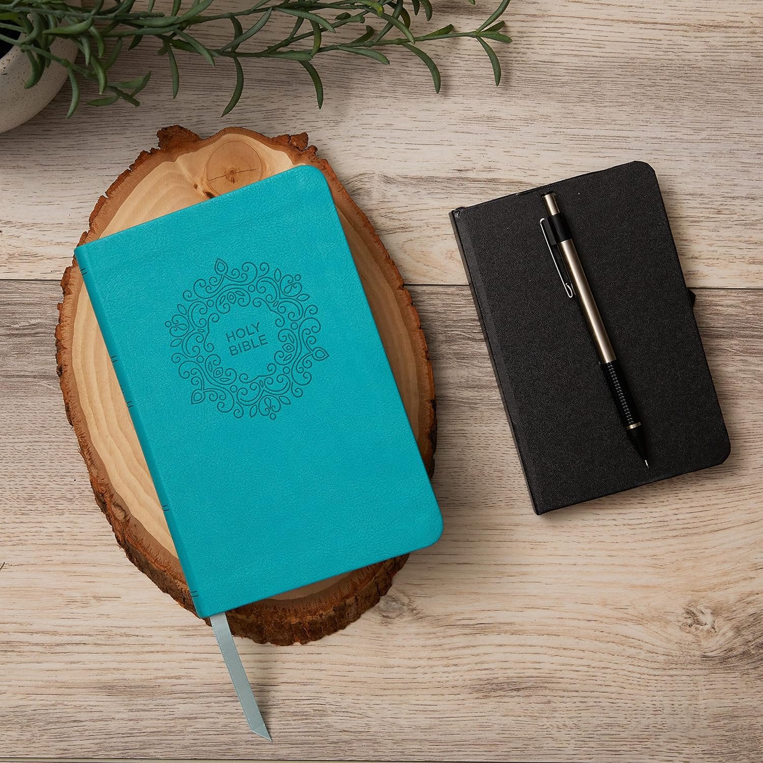 NKJV, Thinline Bible, Compact, Leathersoft, Blue, Red Letter, Comfort Print: Holy Bible, New King James Version - Image 2