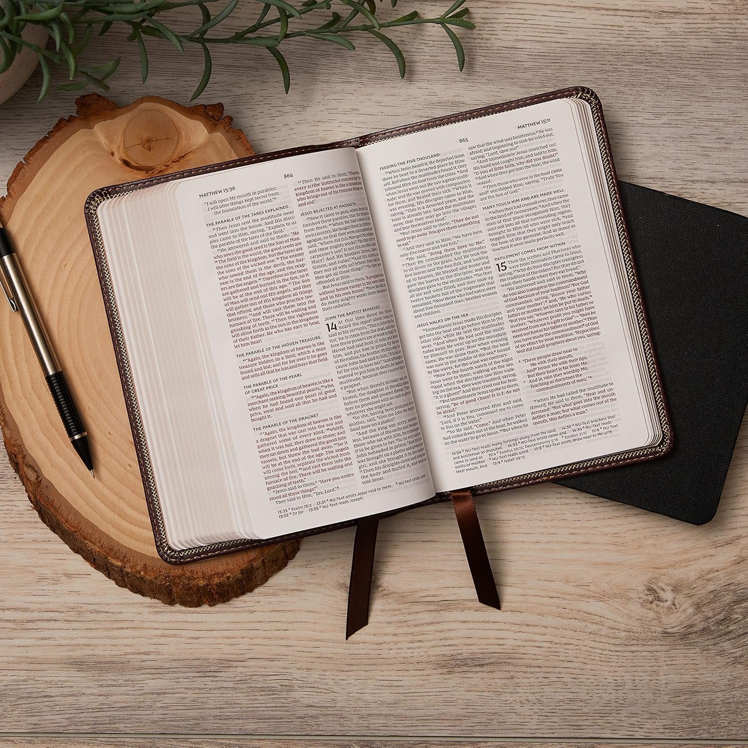 NKJV, Thinline Bible, Compact, Leathersoft, Blue, Red Letter, Comfort Print: Holy Bible, New King James Version - Image 5